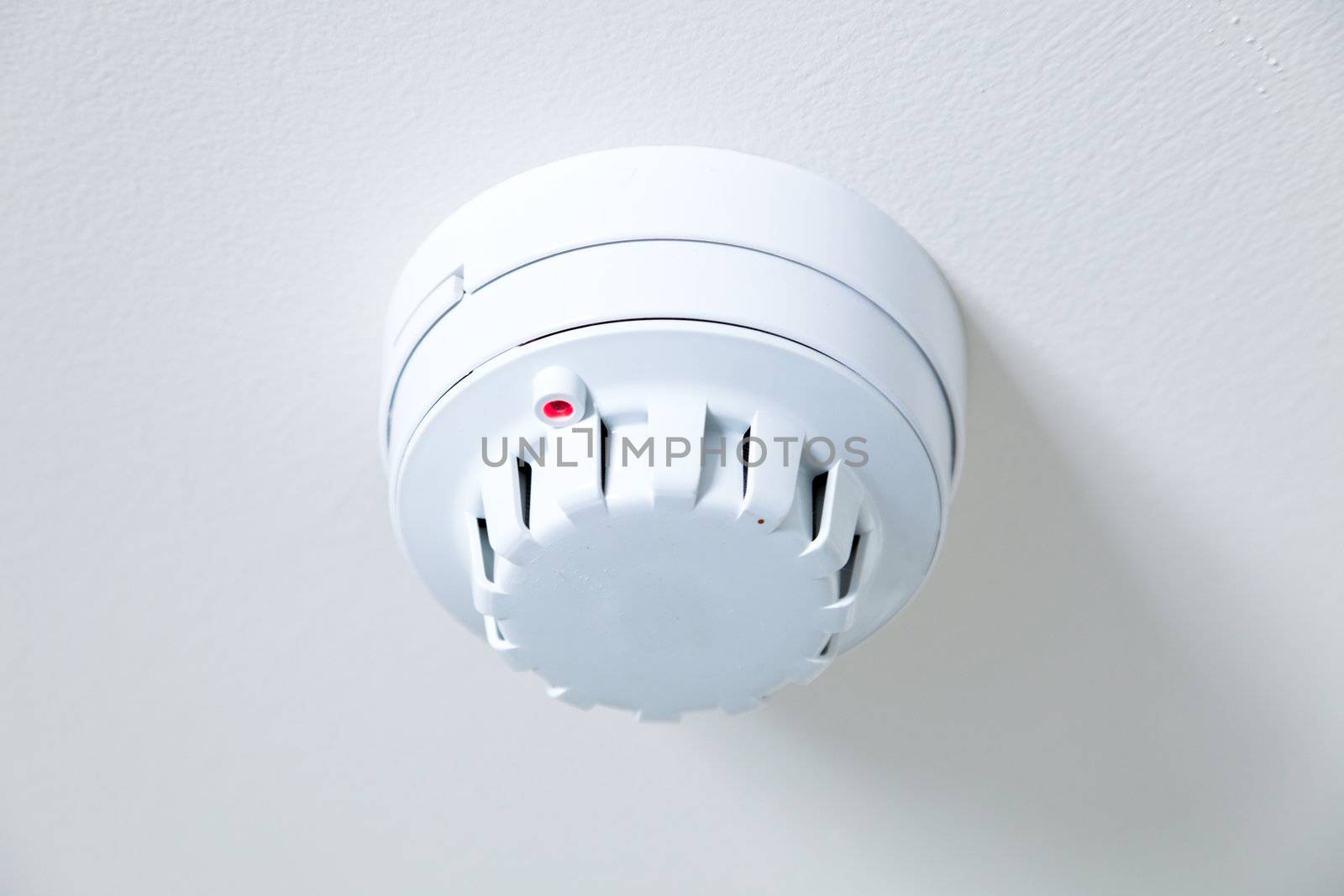A smoke detector fire alarm