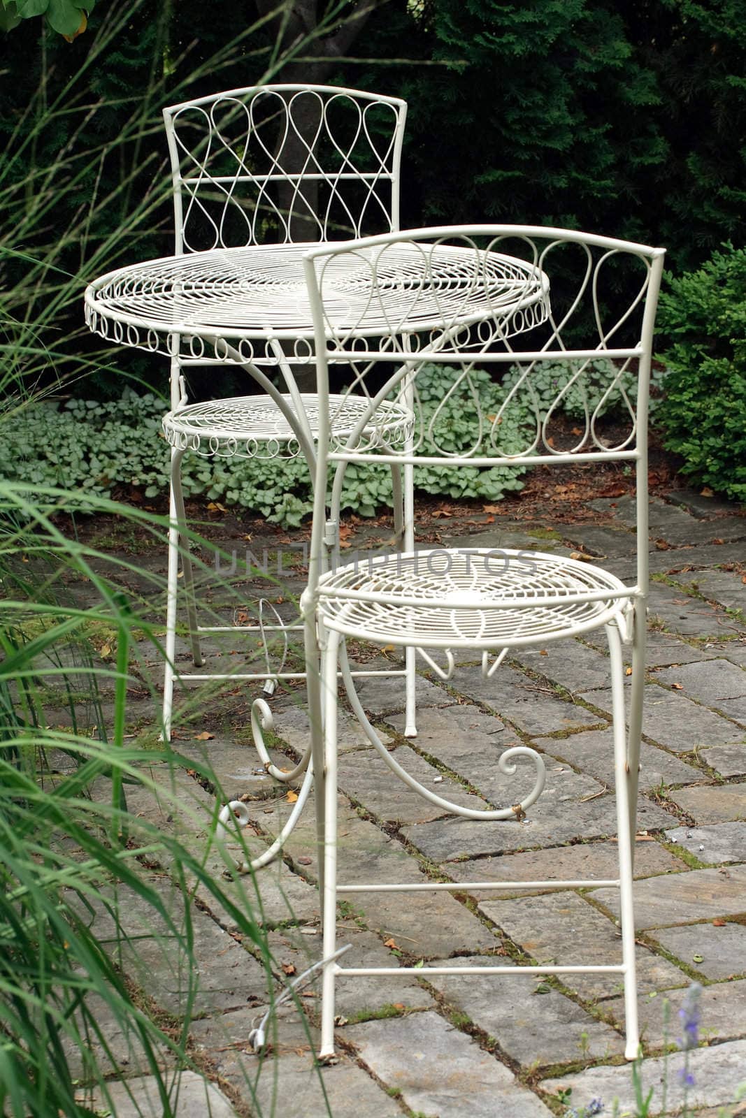 Metal garden furniture by Hbak