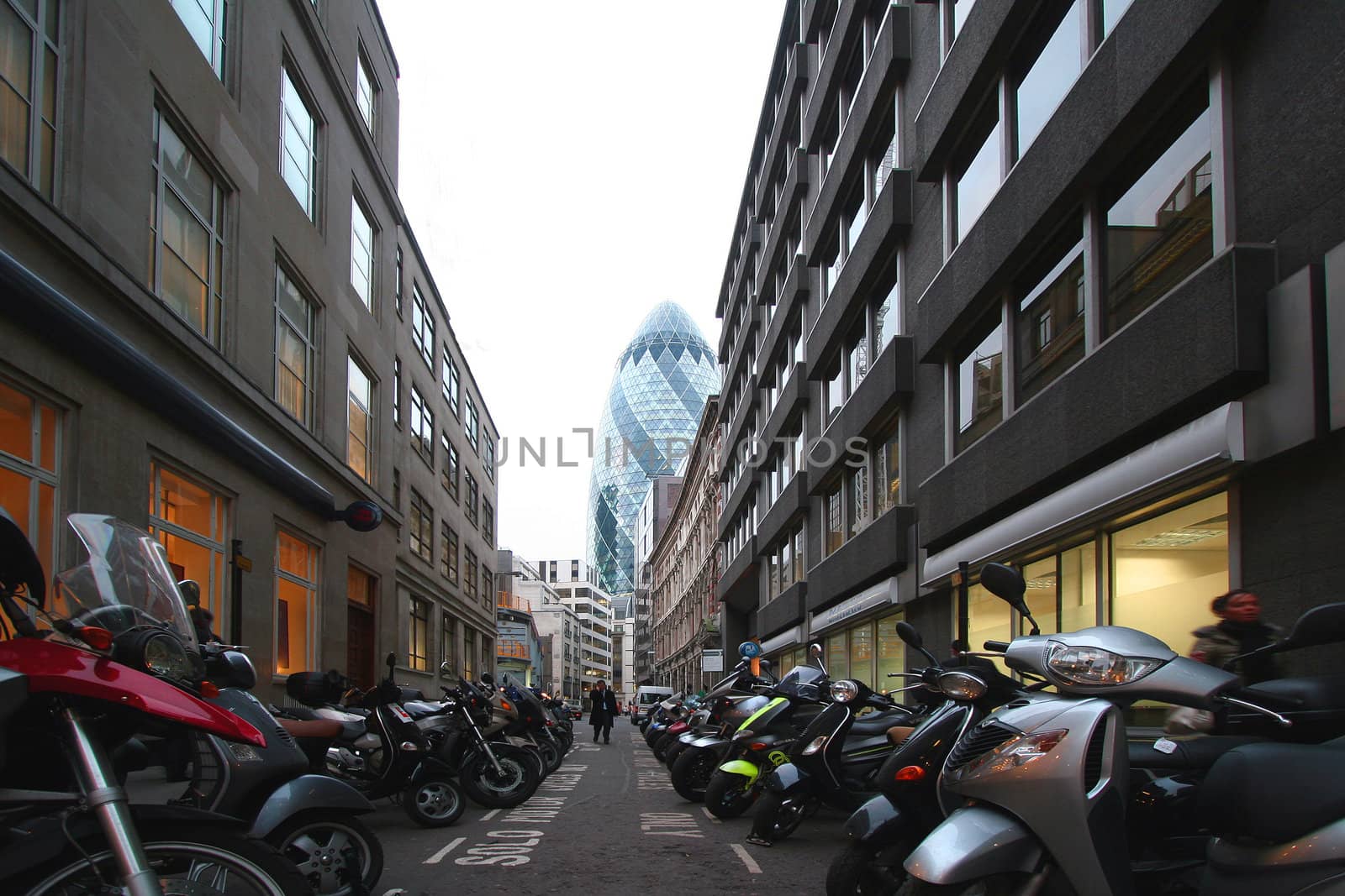 Narrow street in London