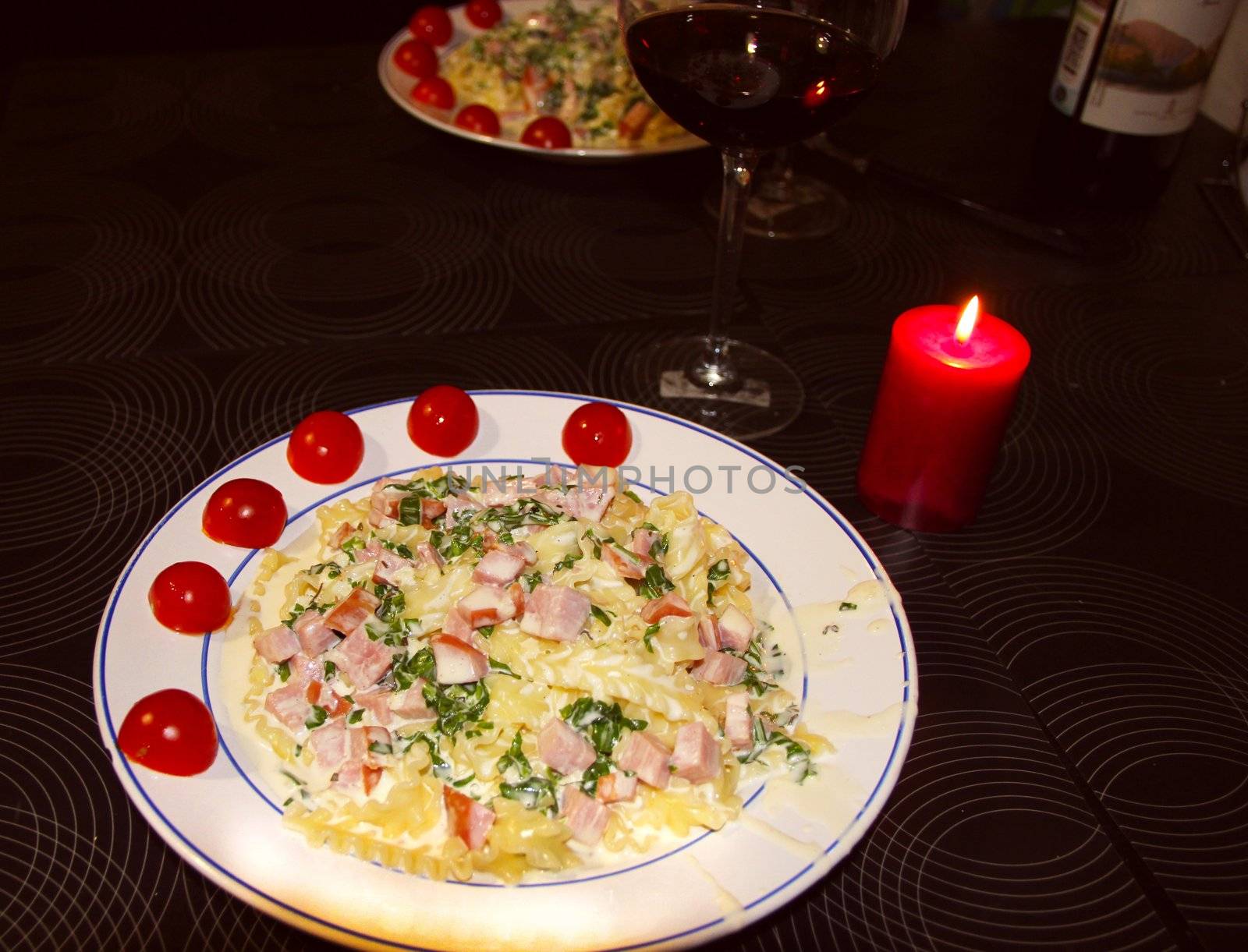 Spaghetti with cream sauce and ham. by Metanna