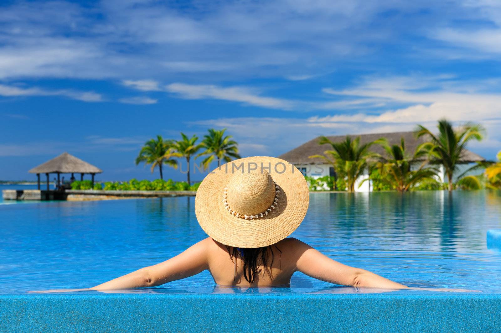 Woman in hat at the pool 