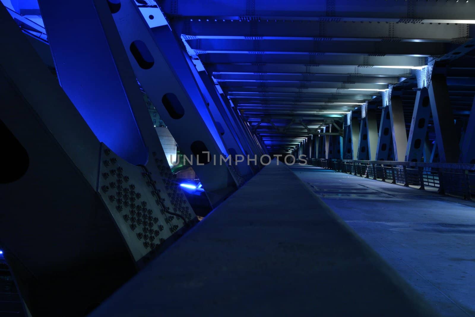 Night view of the technical floor of the bridge