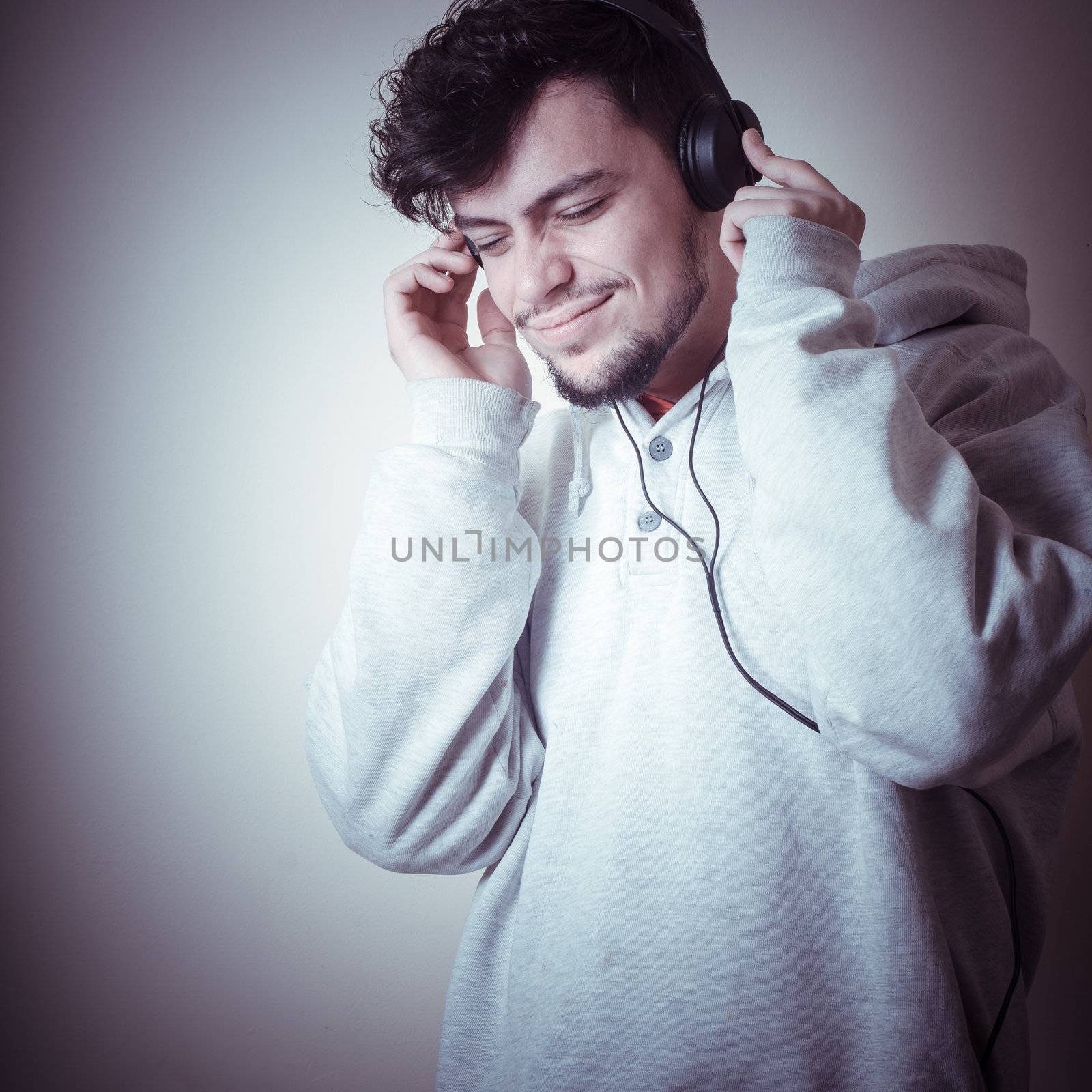 boy with sweatshirt and headphones by peus