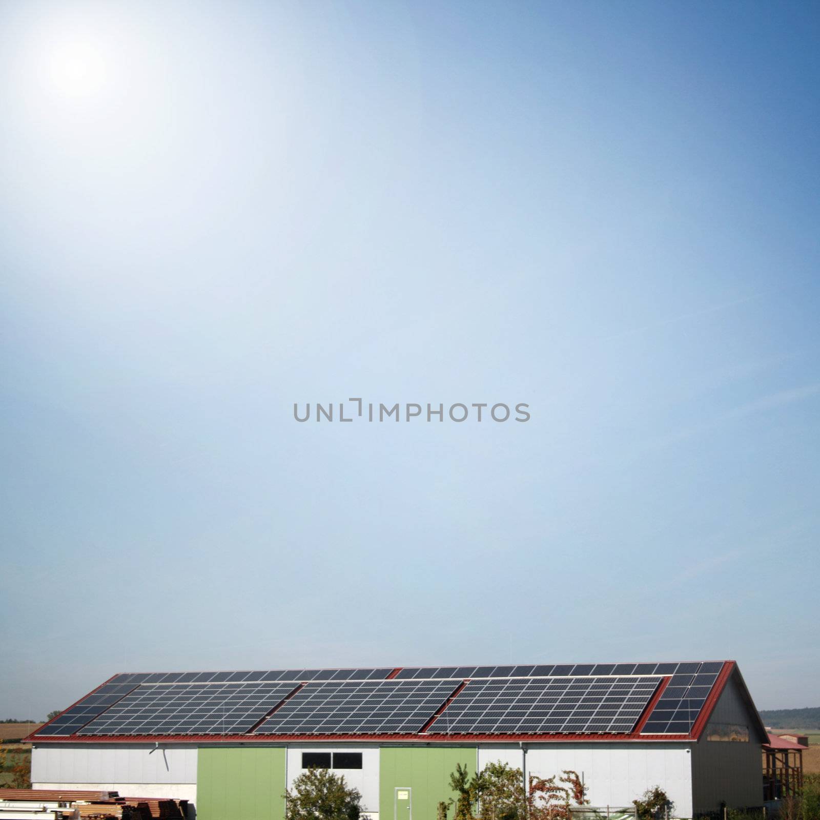 solar plants in the house for electricity generation by photochecker