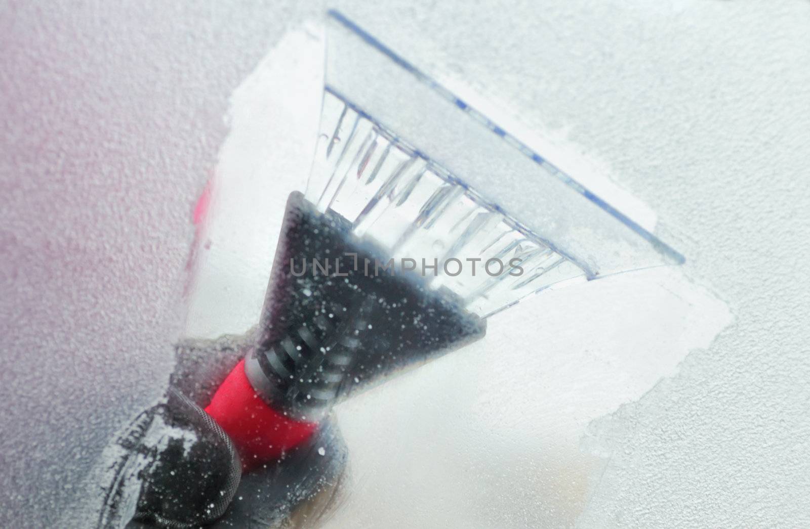 cleaning car windows