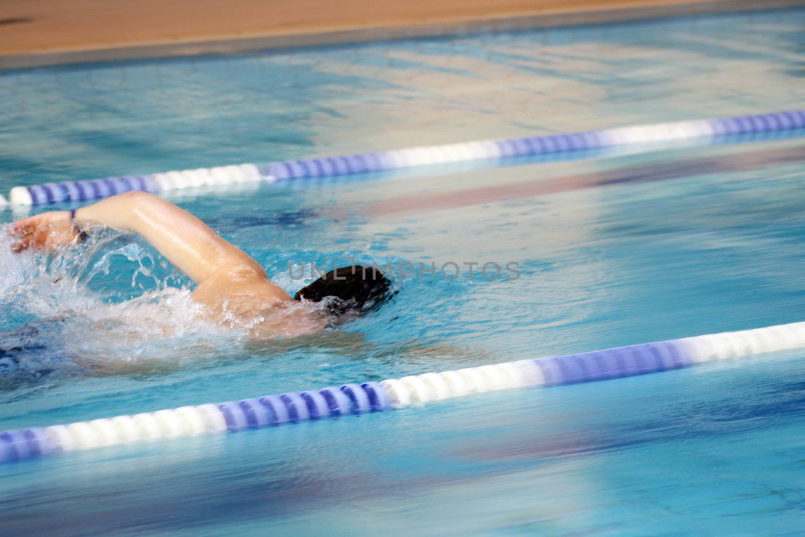 man swims world record by photochecker