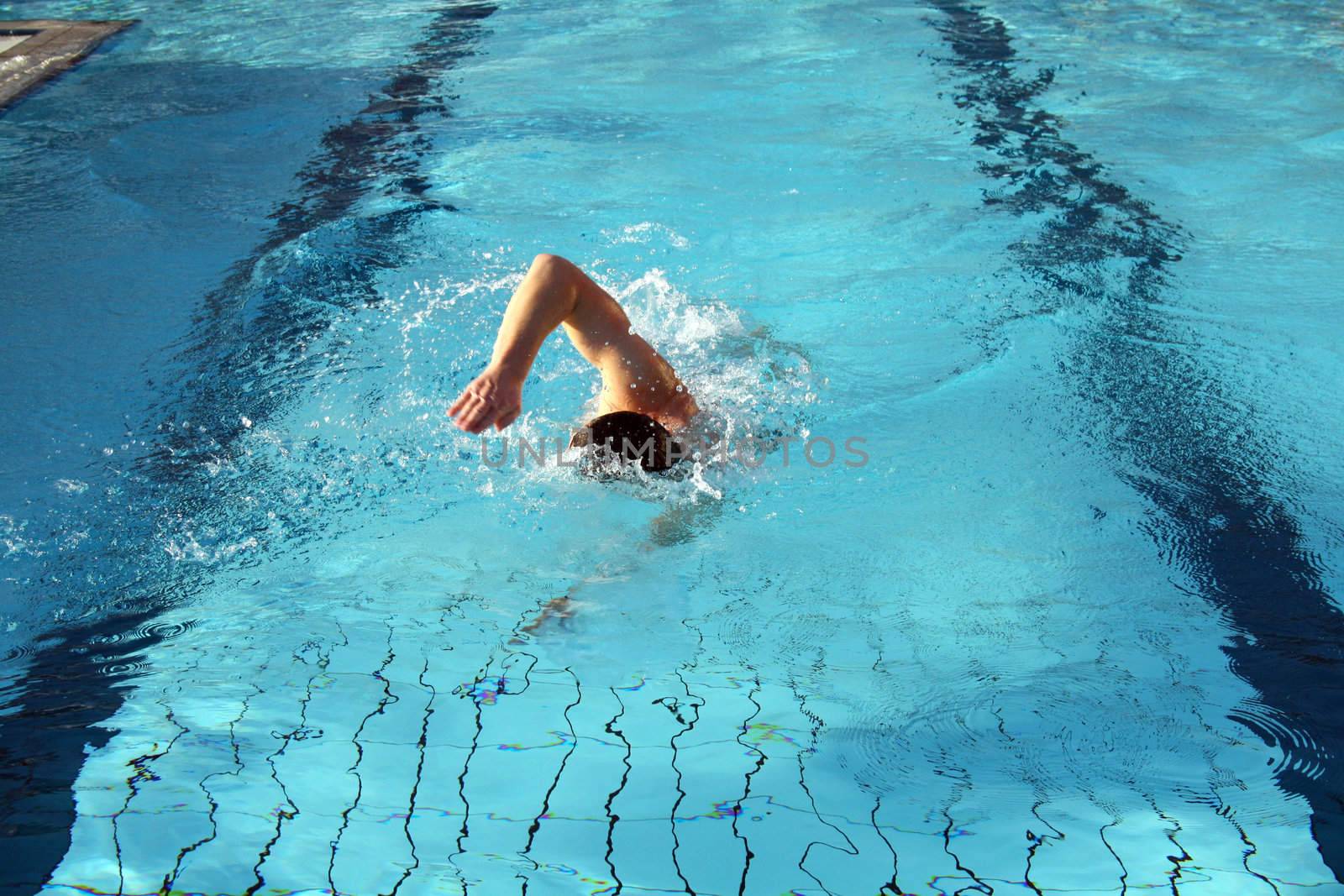 a man learn swim the crawl in water by photochecker