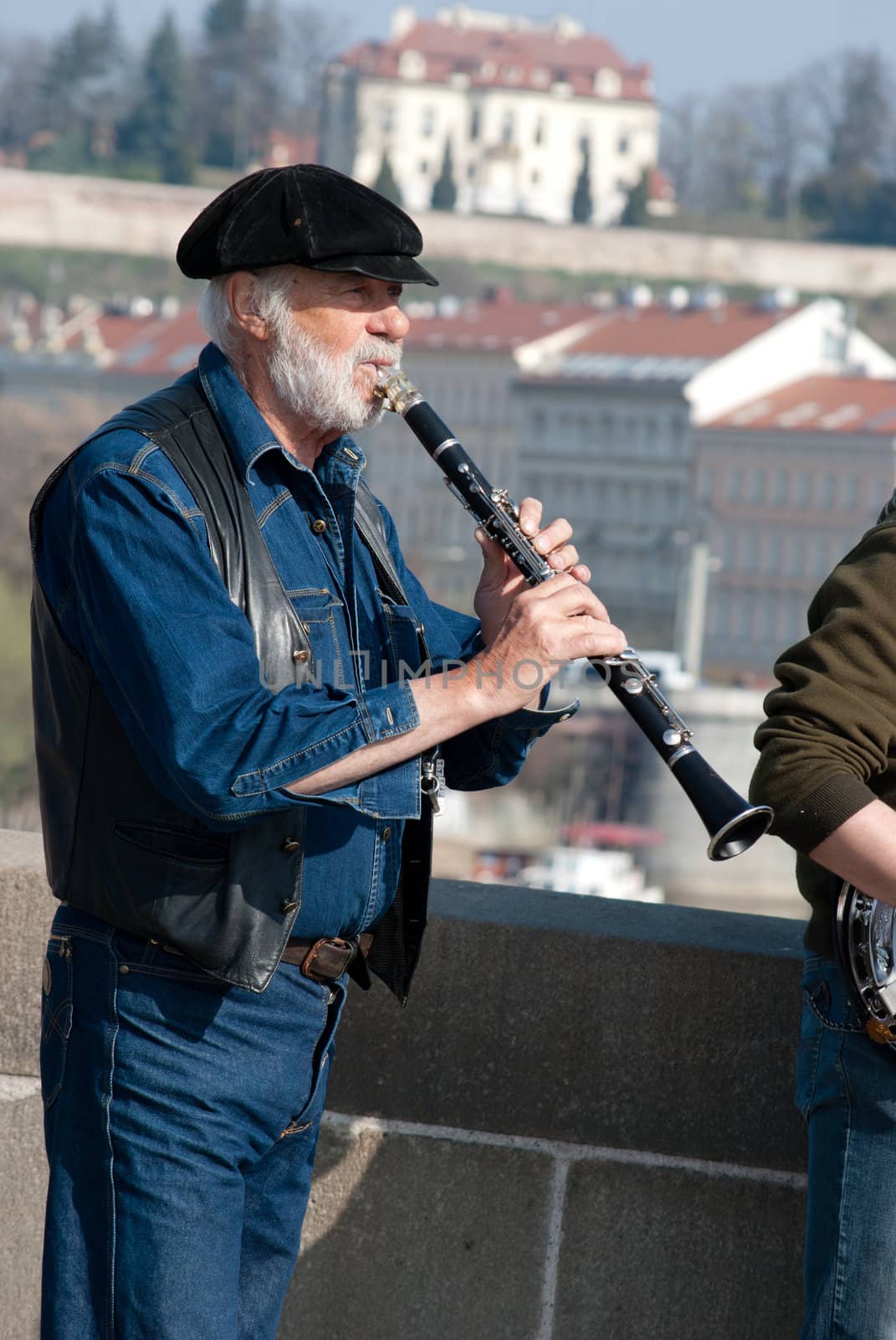 Street artists, Prague by sarkao