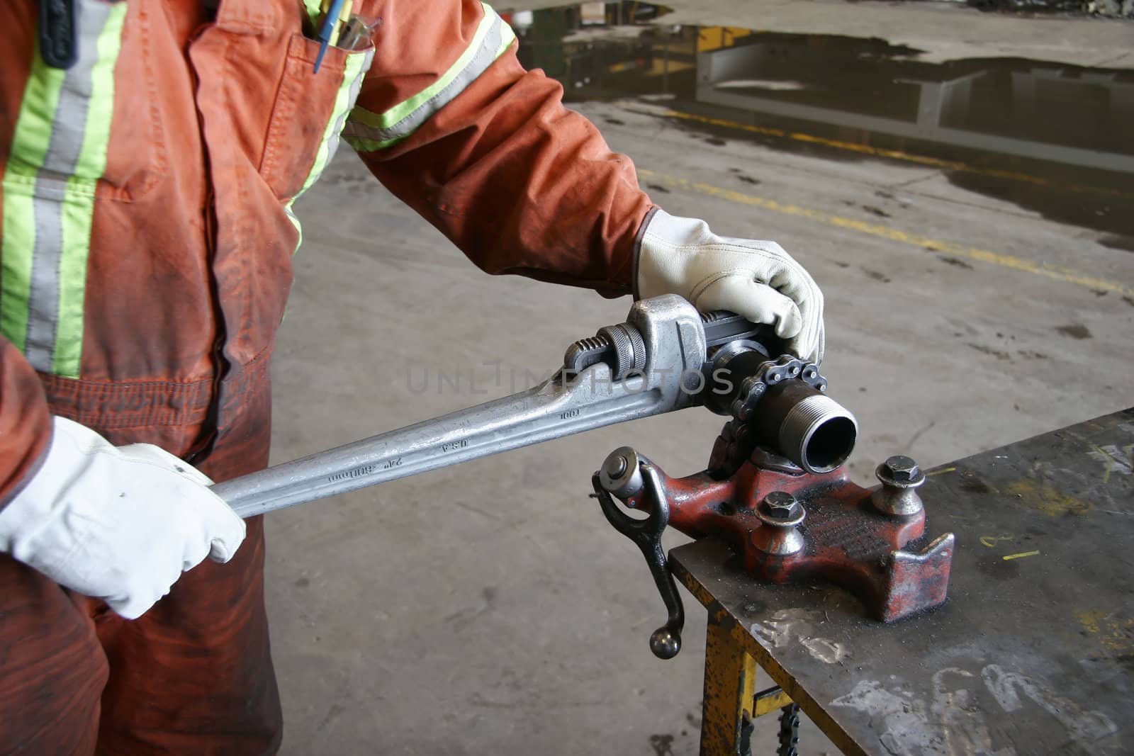 Pipefitter working