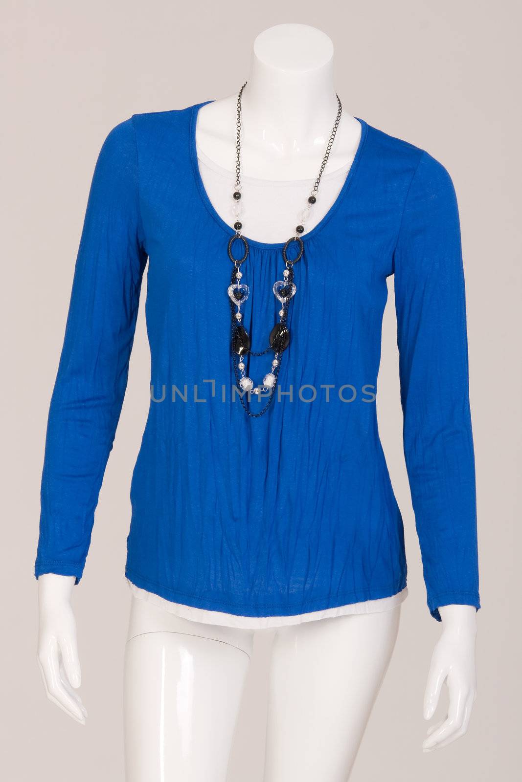 Blue T-shirt with chain by STphotography