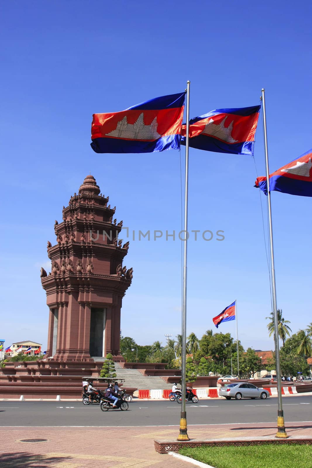 Independence Monument, Phnom Penh, Cambodia by donya_nedomam