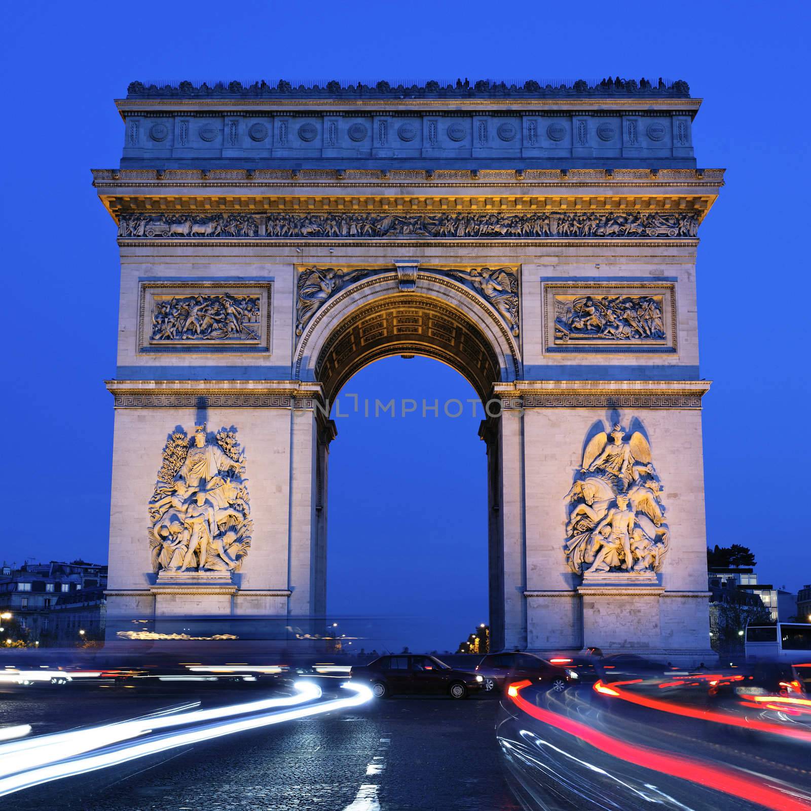 Arc de Triomphe by night square by vwalakte