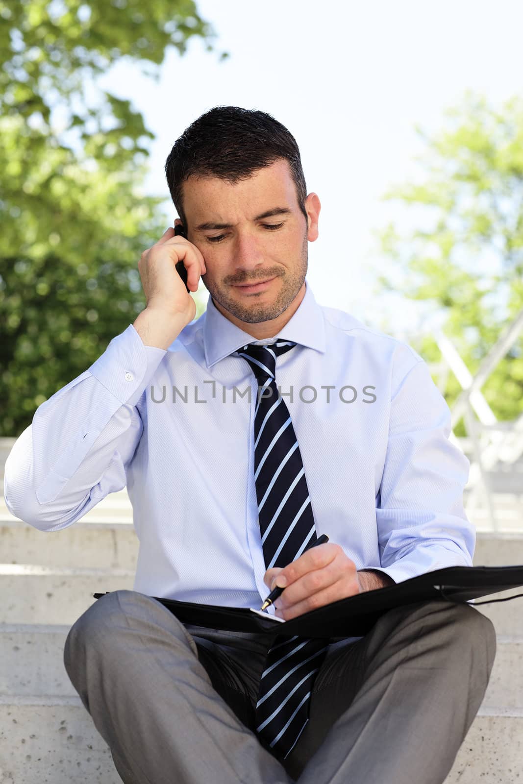 handsome businessman outdoor calling on the phone