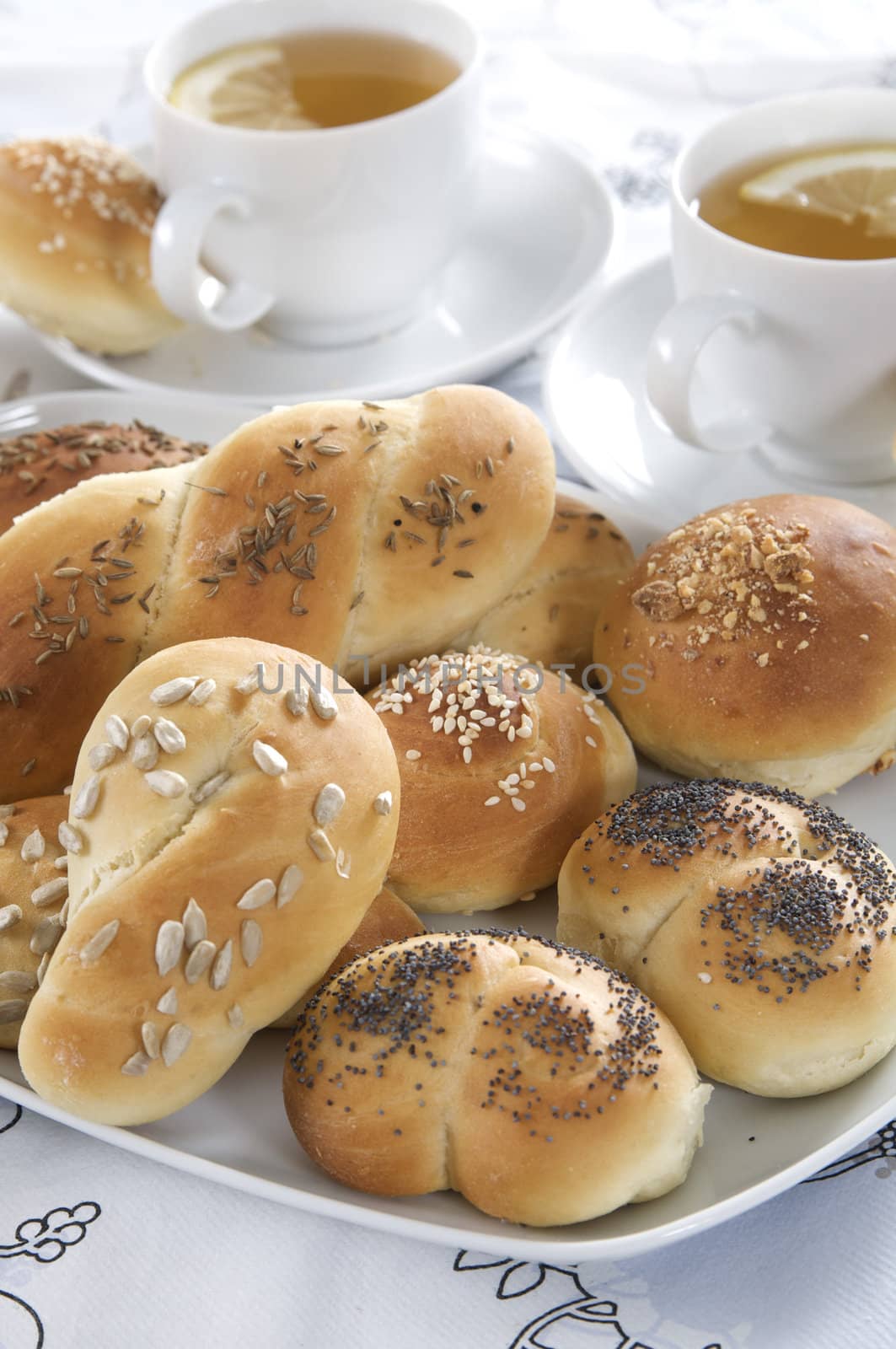 buns with seeds