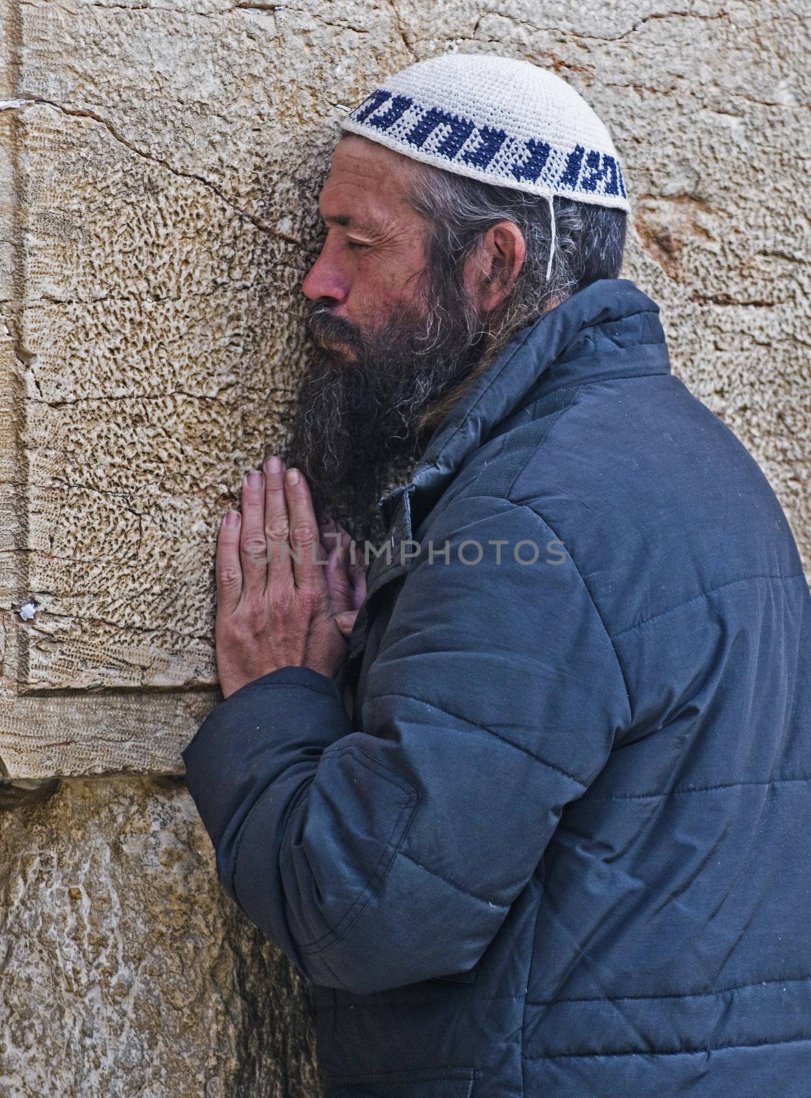 JERUSALEM - SEP 26 : Jewish man prays during the penitential prayers the "Selichot" , held on September 26 2011 in the "Wailing wall"  in  Jerusalem , Israel 