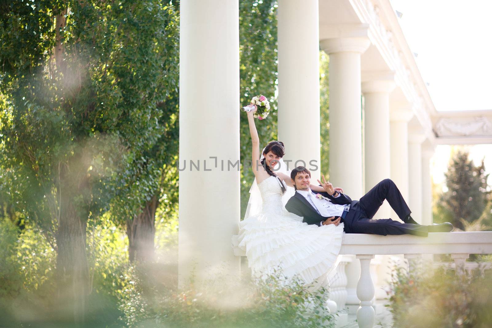 bride and groom n columns