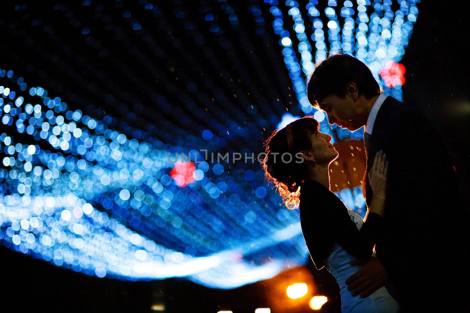 couple at night by vsurkov