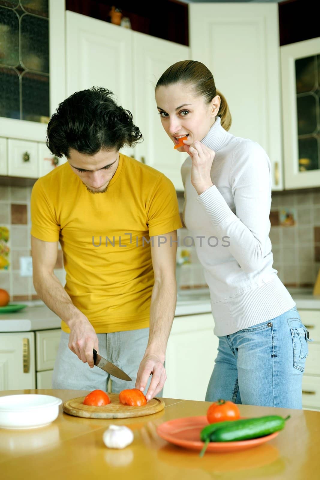 Young couple in the kichen preparing food