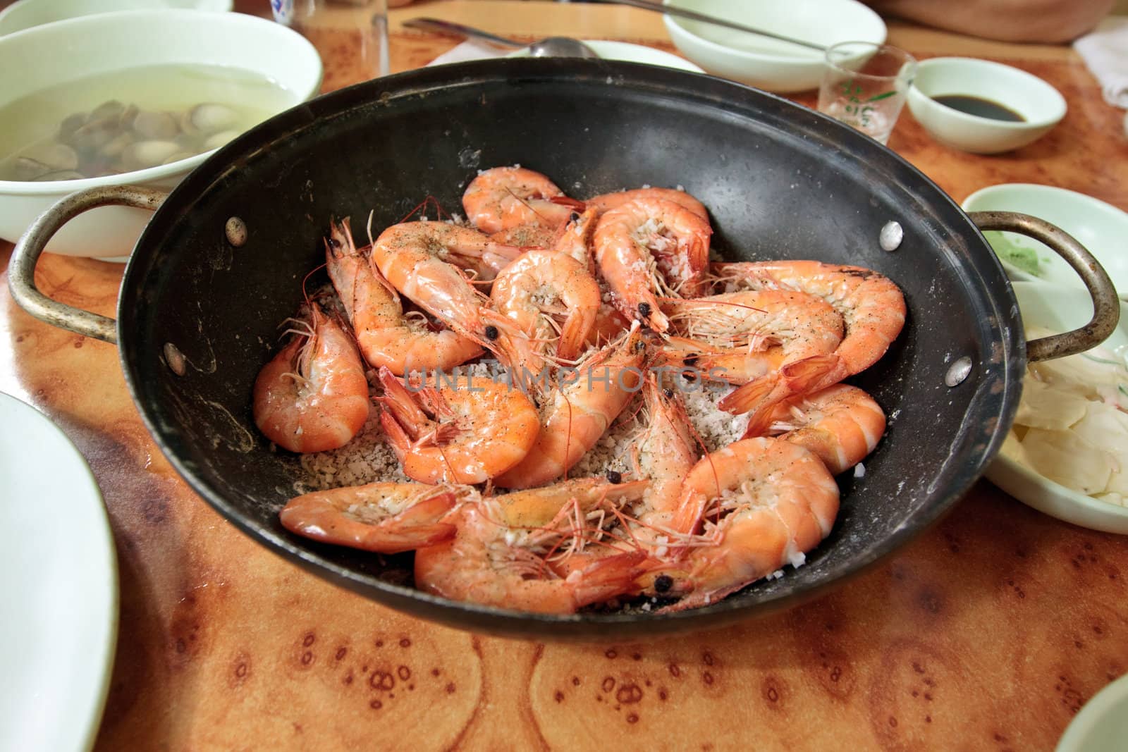 Many grilled prawns in a large pot