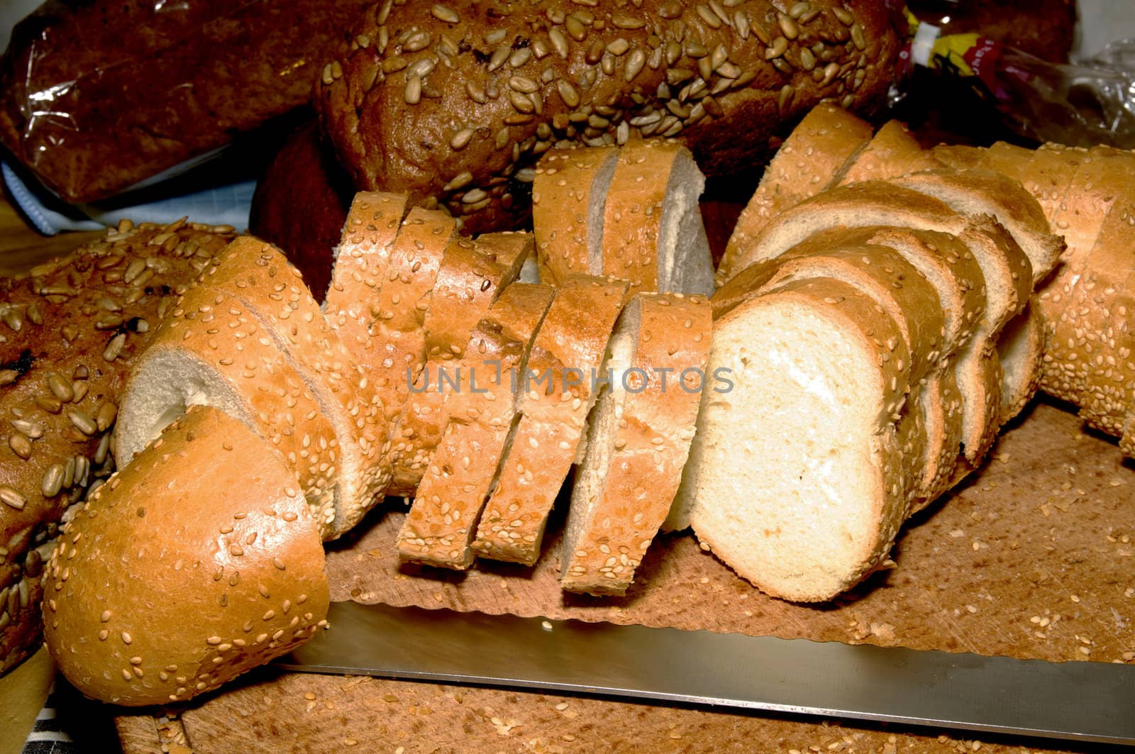 a few pieces of bread and bread and the knife