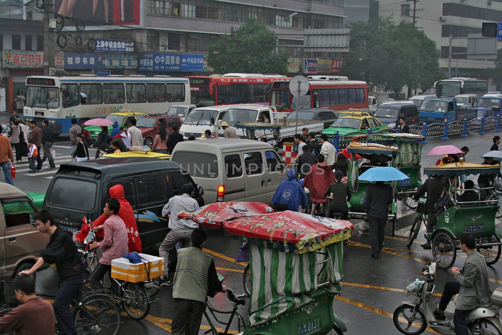 CHENGDU, CHINA - SEPTEMBER 23: View on the traffic jam in rainy day on September 23, 2006 in Chengdu, Sichuan, China