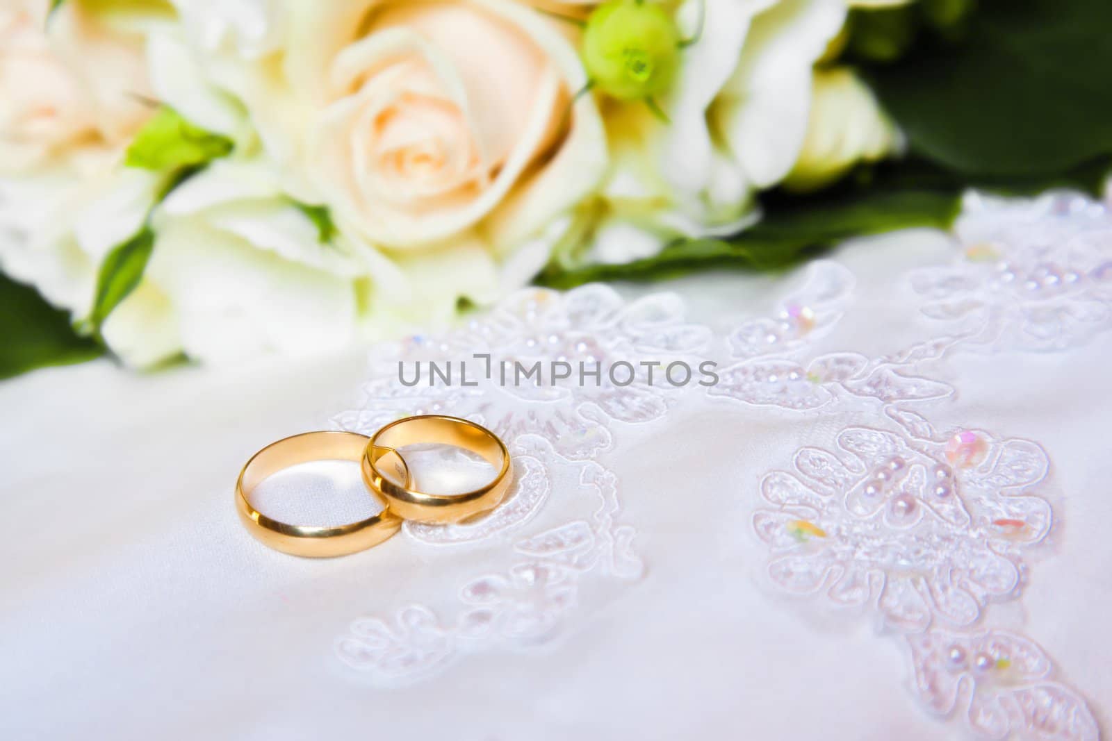 wedding rings with bouquet