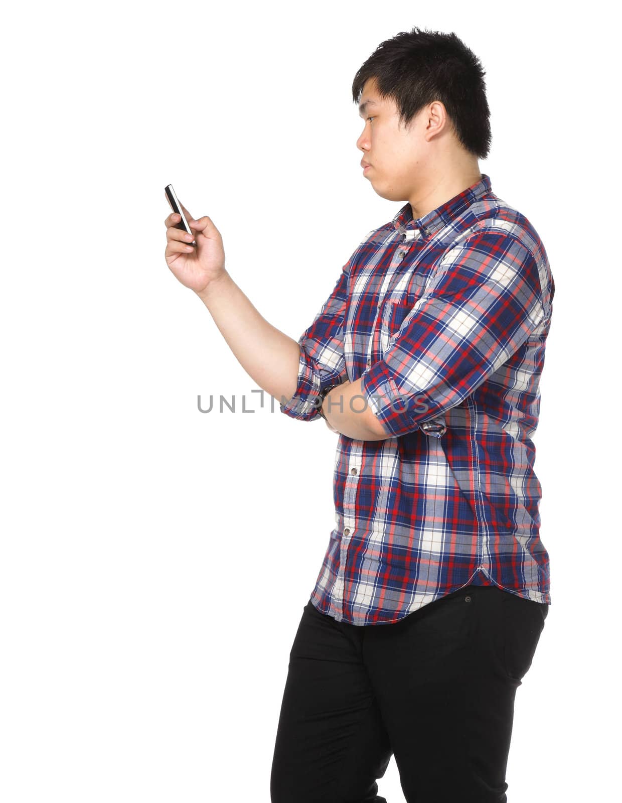 man sms on mobile phone by leungchopan