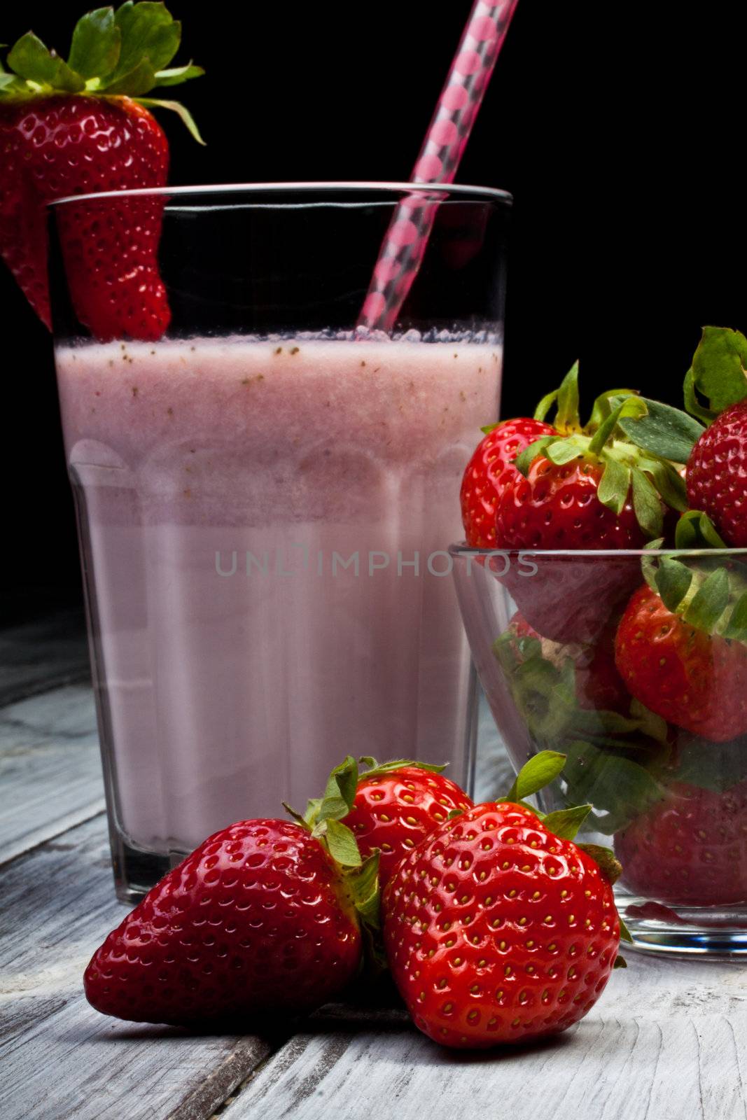 strawberry milkshake with whole strawberry on side