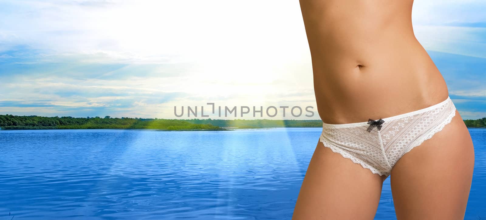 Summer resting: cute woman closeup over sea background