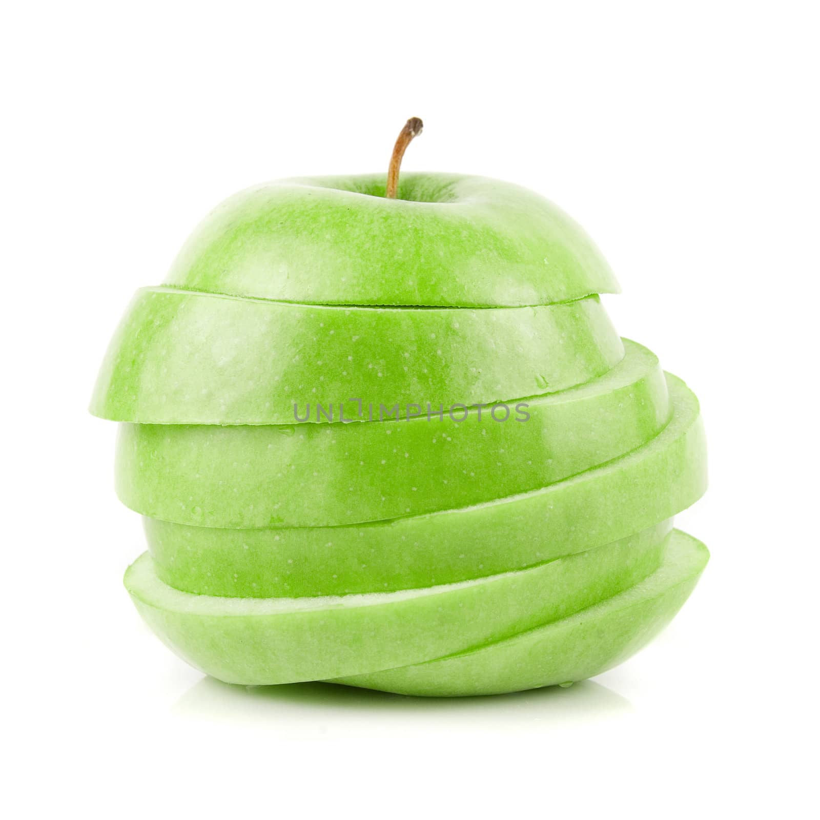 Sliced green apple by rusak