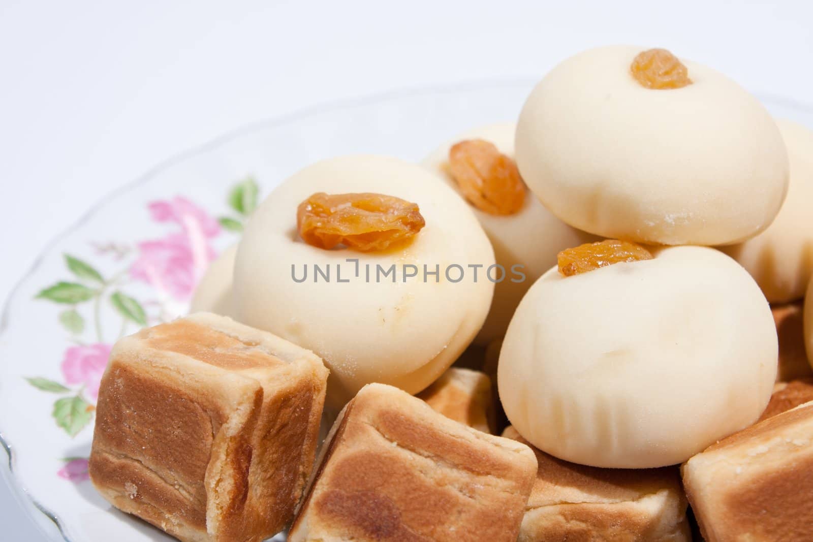 Thai dessert Moji Thai desserts and sweets to roll one more. Taste sweet. Arranged on the plate insert. On a white background.