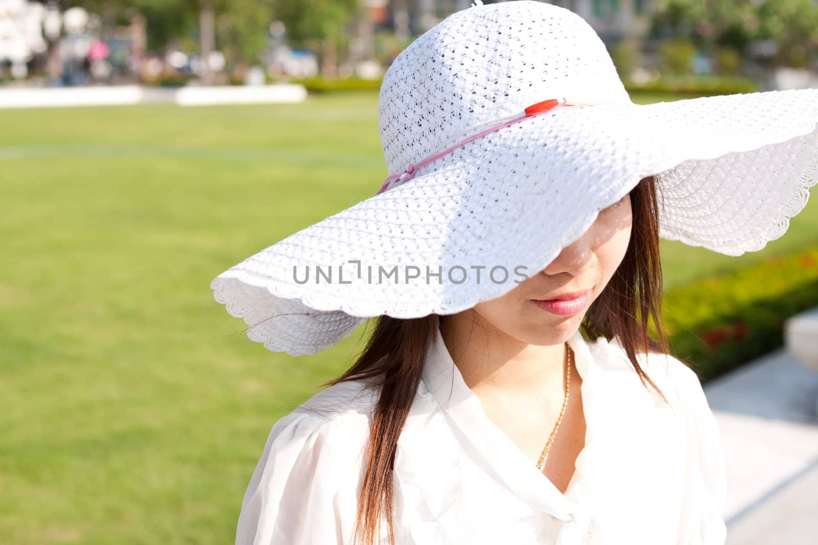 thai girl and withe hat in the garden on holiday