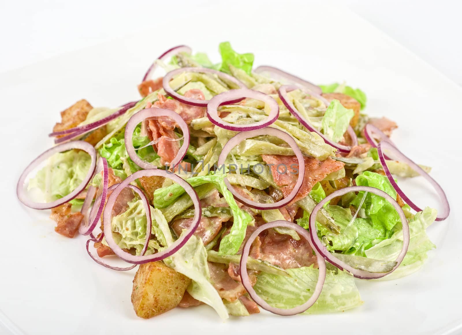 Onion salad of meat with roast vegetables