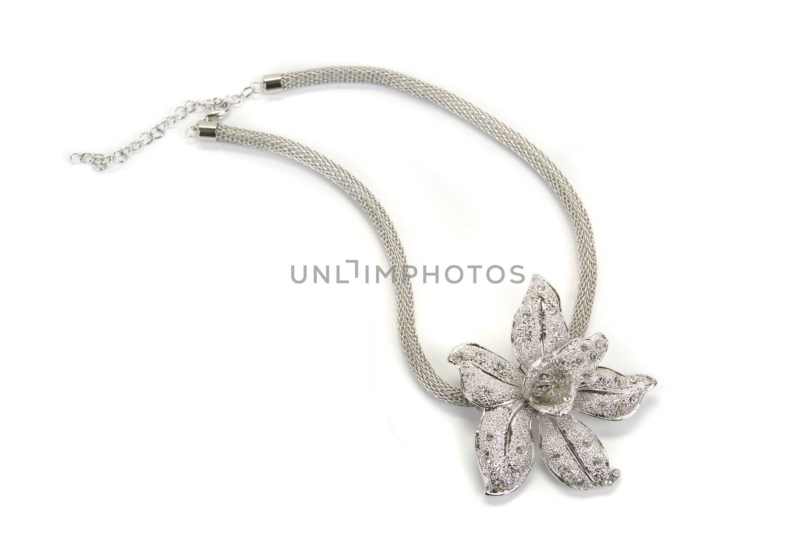 Flower shaped pendent with a silver chain