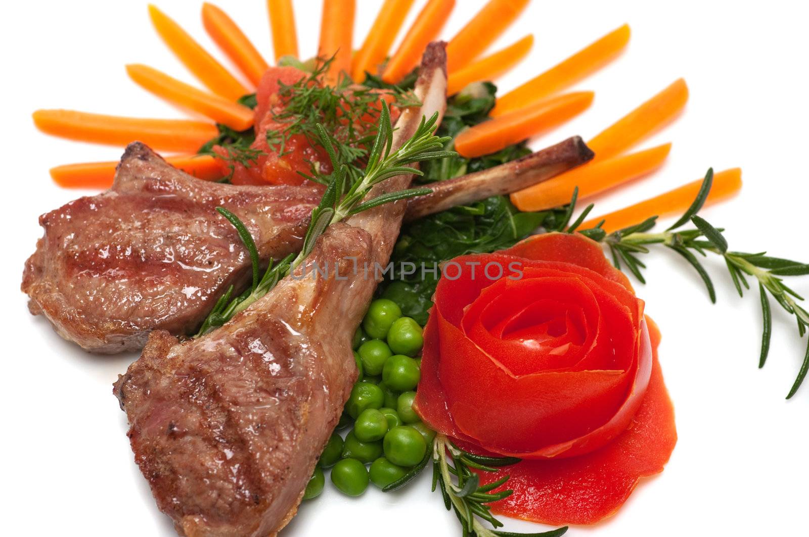 Grilled lamb chops with vegetables