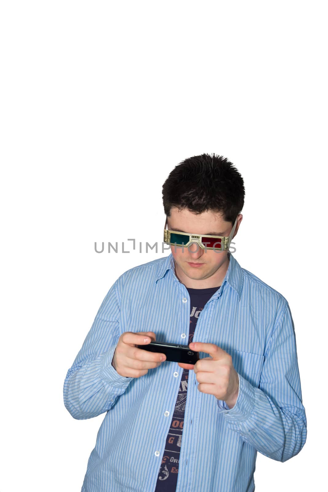 Picture of a man wathcing a movie with anaglyph glasses