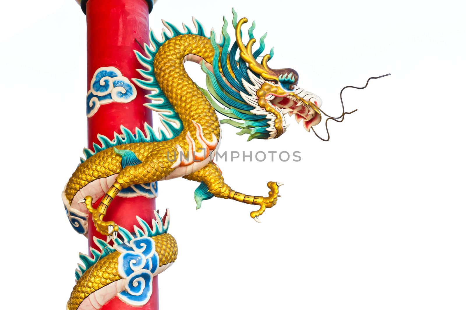 dragon statue in chinese temple by tungphoto