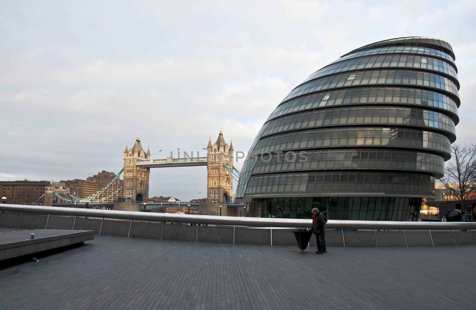 city hall and Thames in modern area in London, UK
