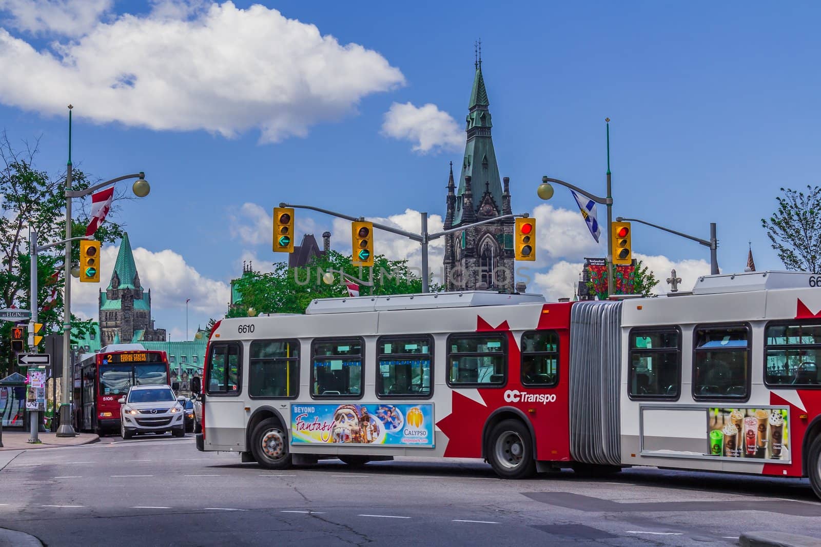 A bus beside Parliament building by petkolophoto