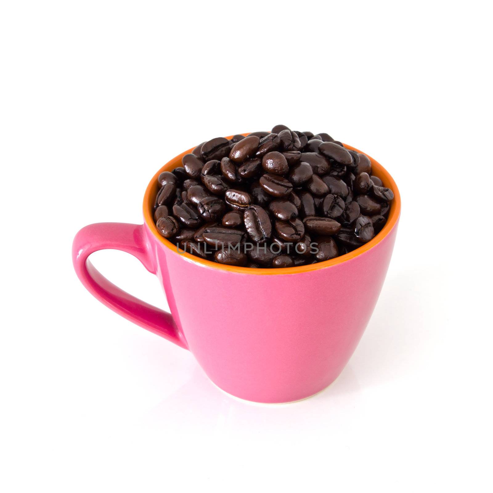 coffee beans in pink cup by tungphoto
