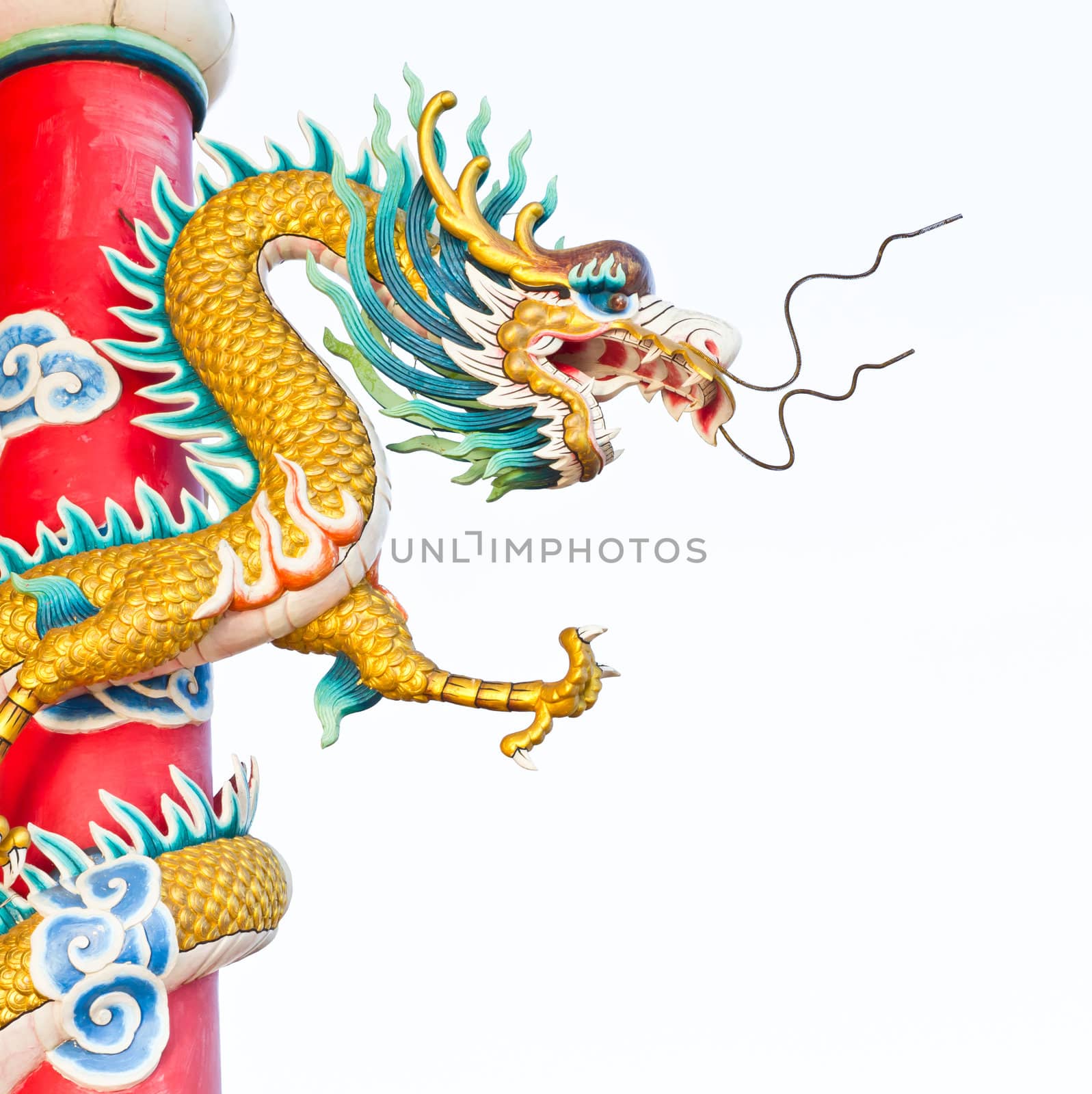 dragon statue in chinese temple by tungphoto