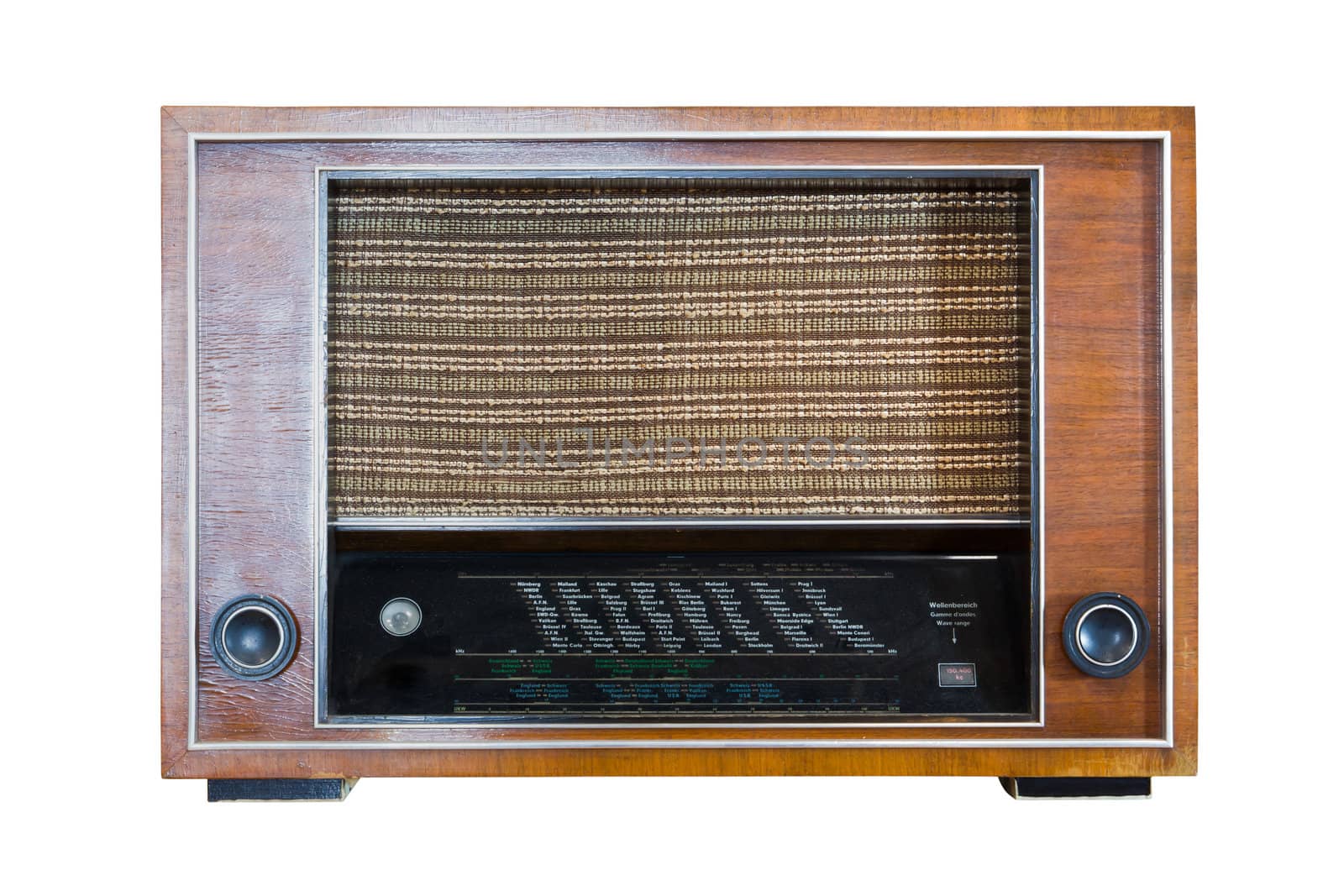 vintage radio isolated with clipping path by tungphoto
