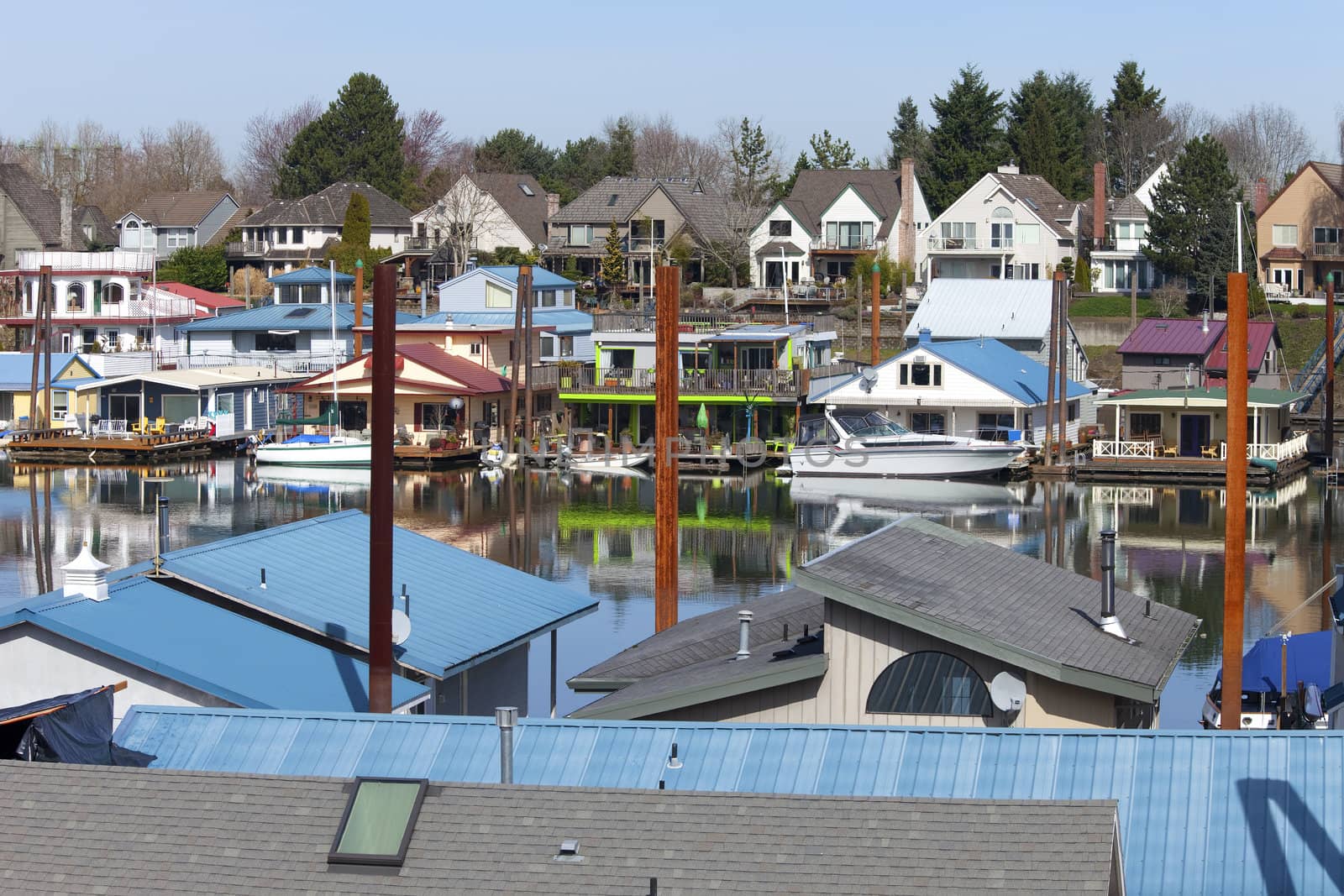 A large community of floating homes and land homes, Portland OR.