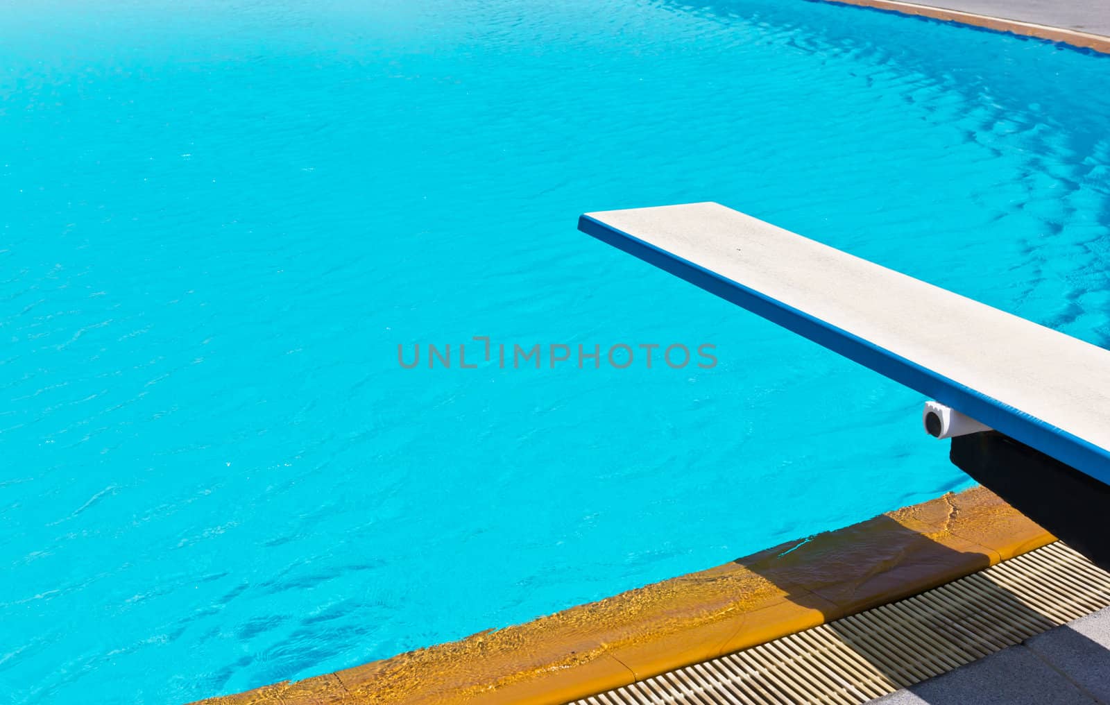 springboard on swimming pool by tungphoto