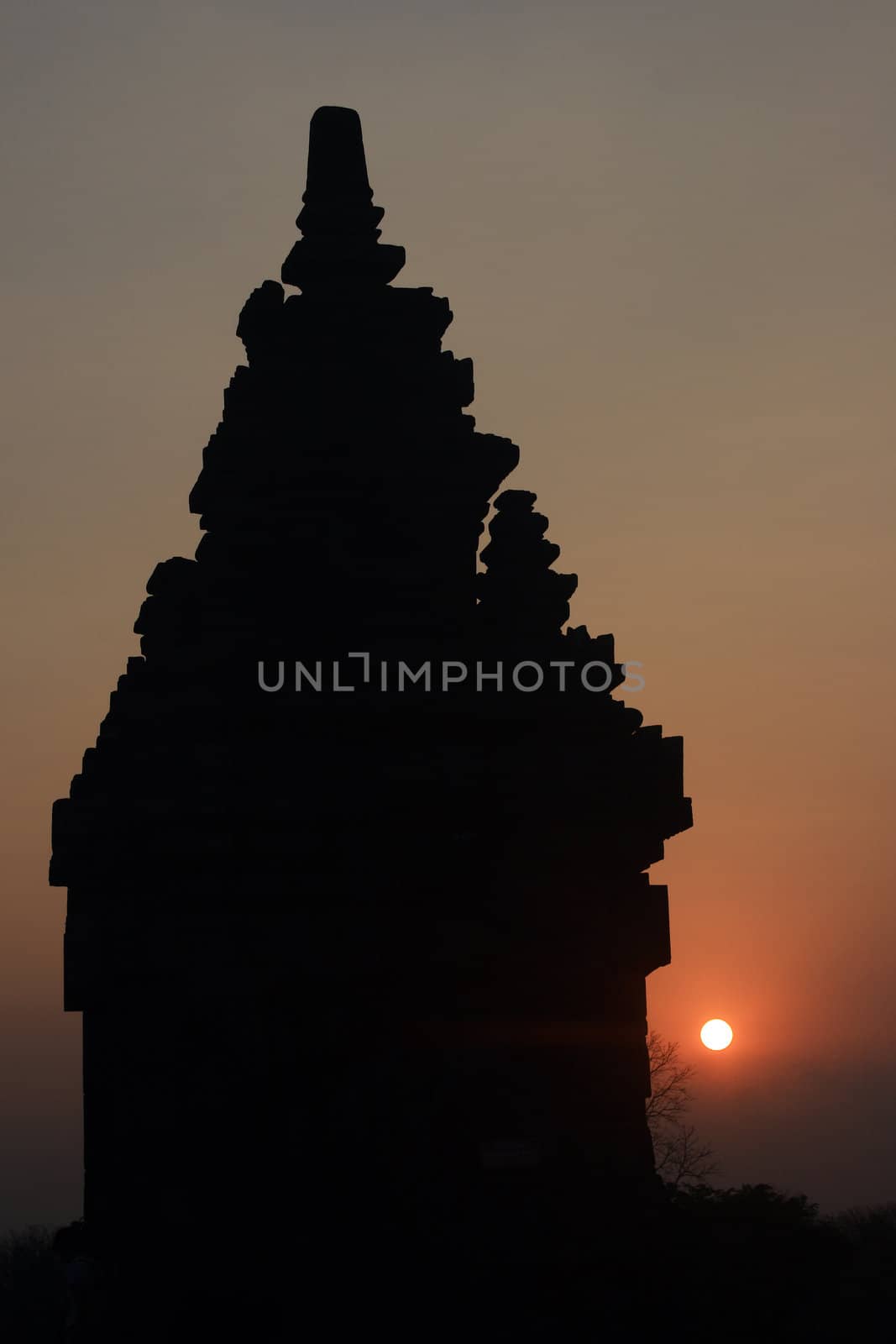 Sunset view in Hindu temple Prambanan by BengLim