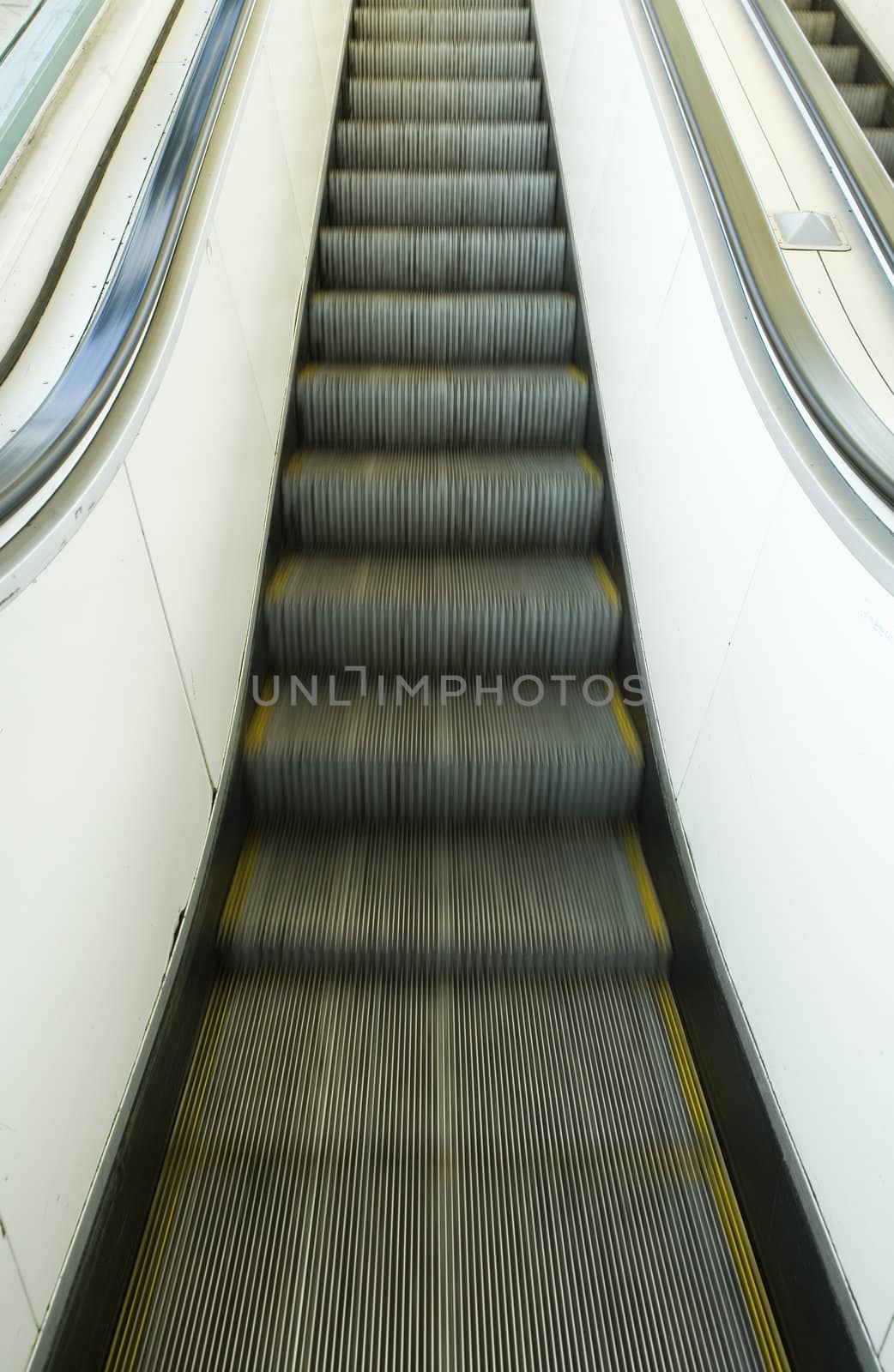 Escalator by gemenacom