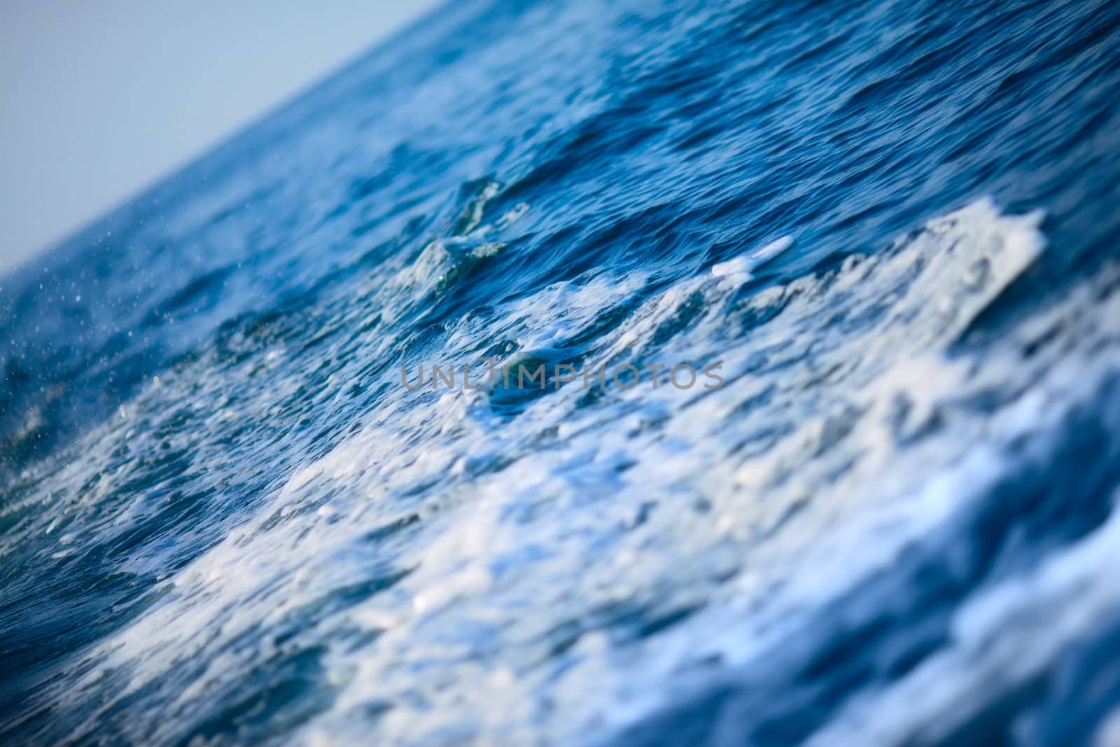 Blue Ocean Wave by petr_malyshev