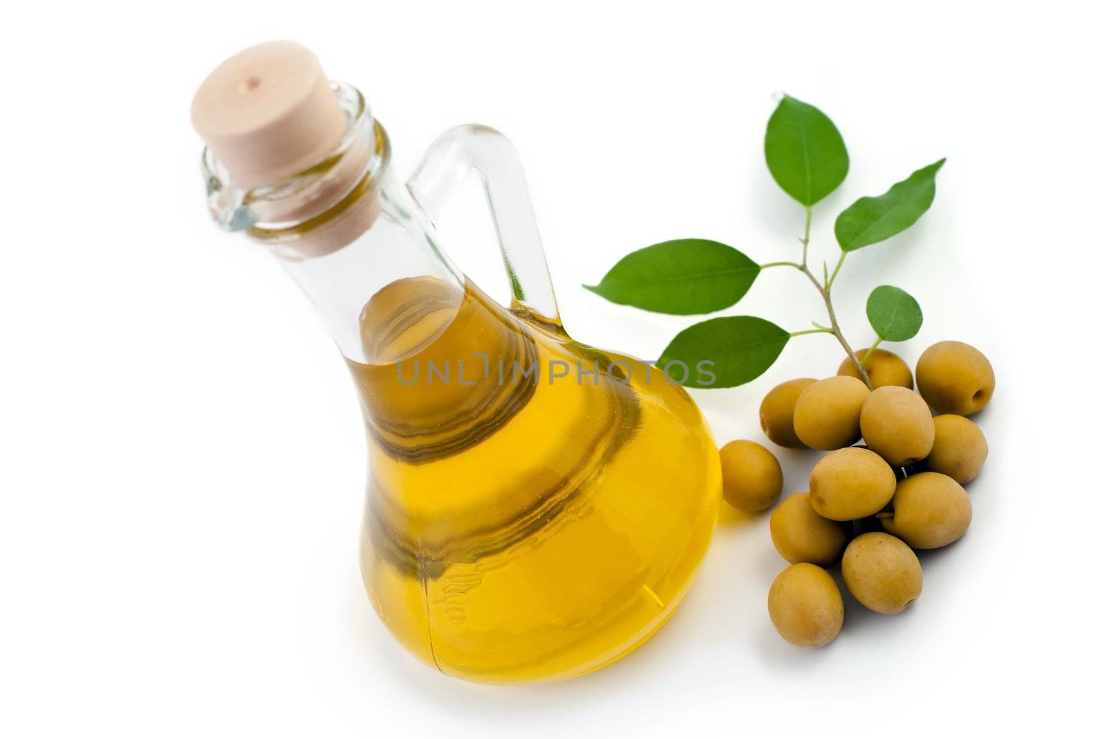 Green olives and oil by velkol
