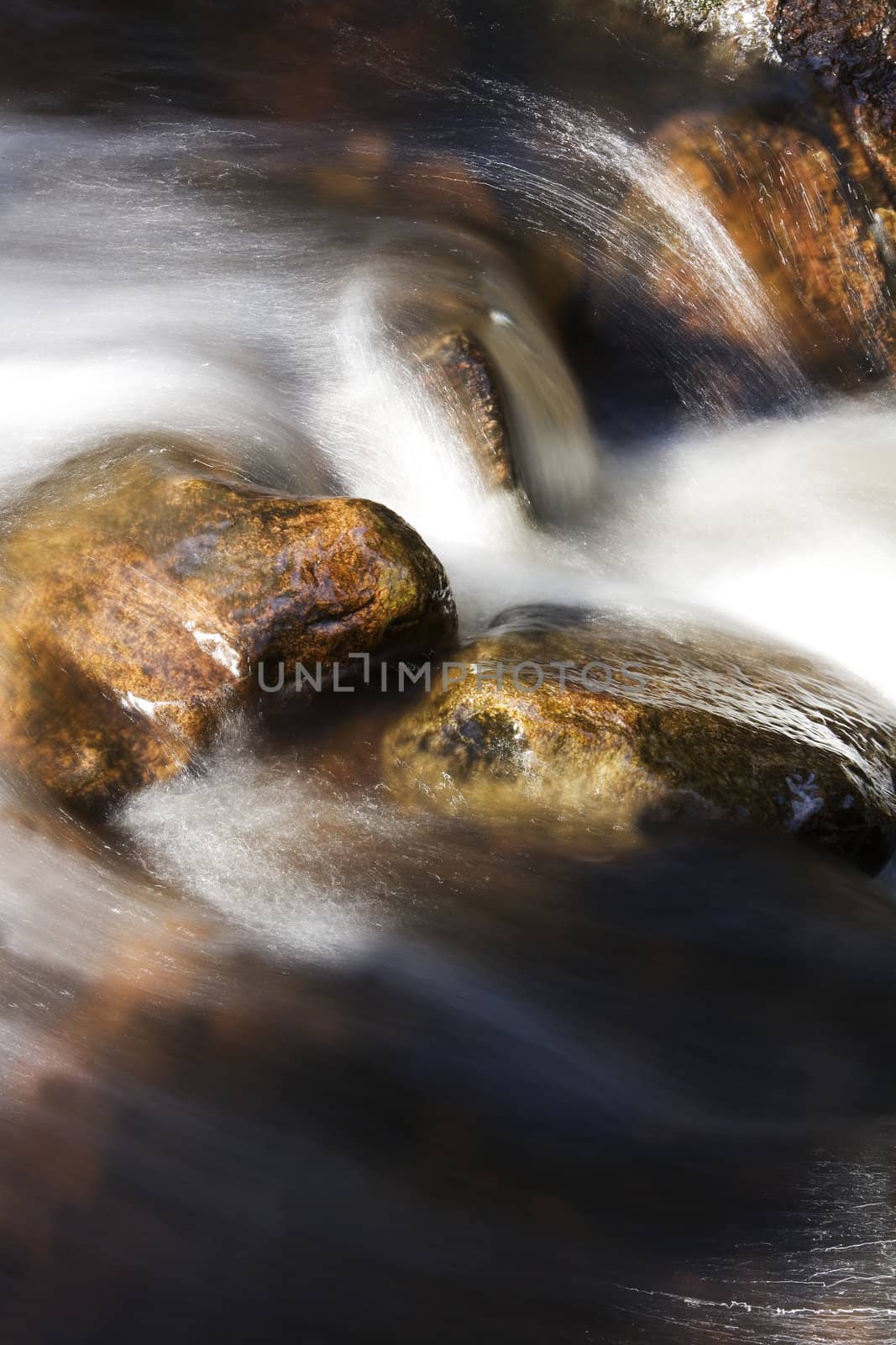 Flowing water with selective focus