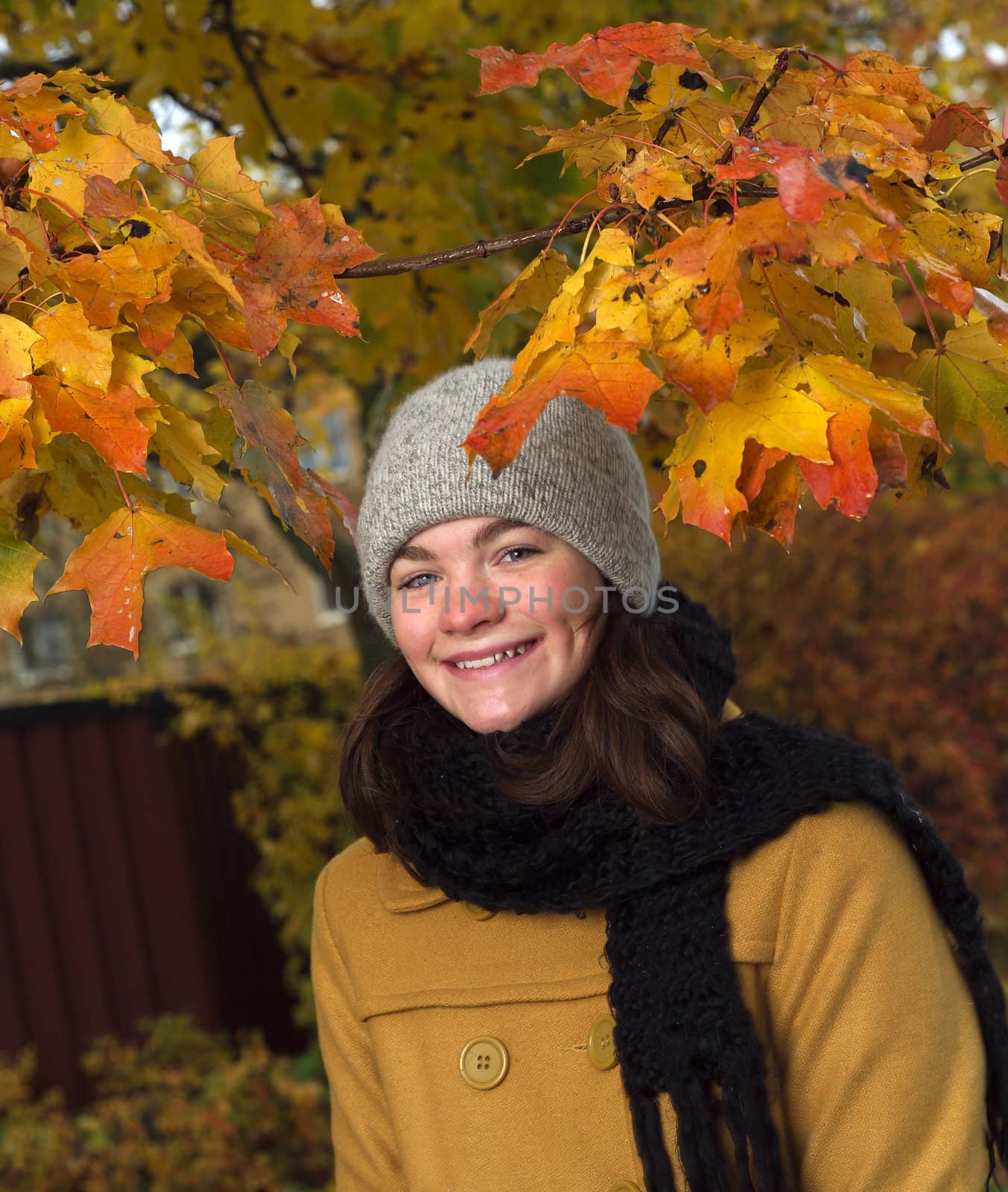 Young girl portrait in Autumn Environment